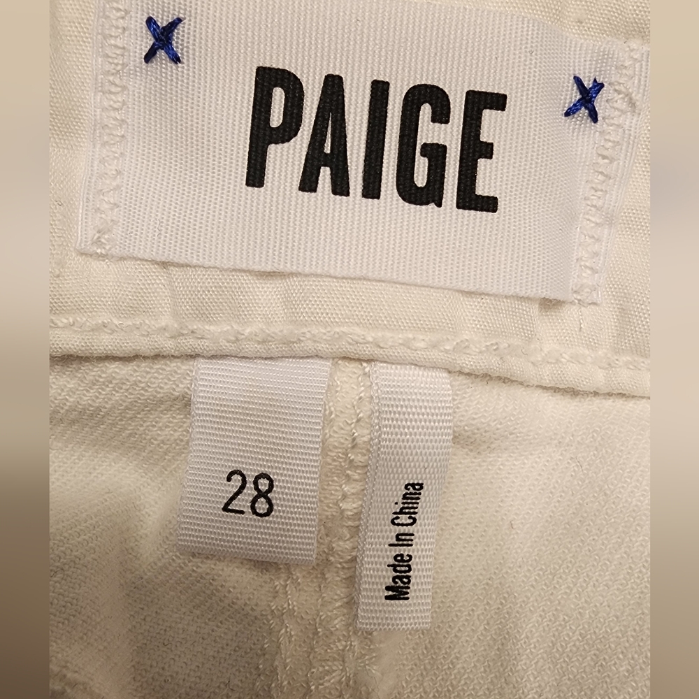 PAIGE Indio Zippered Cut-Off Shorts In White Size 28 - Picture 12 of 13